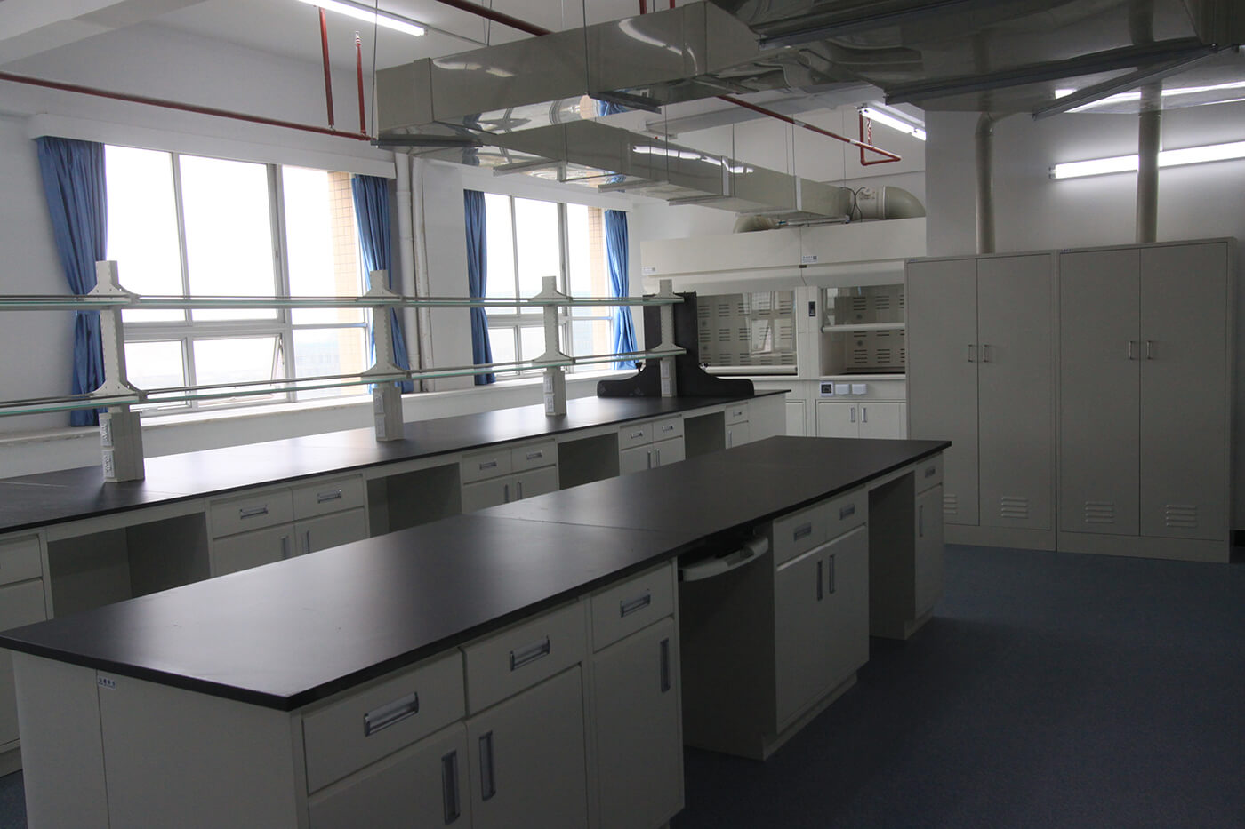 五邑大(dà)學德勝樓八、 九樓專用實驗室桌台、潔淨實驗室設備及配套設施采購項目